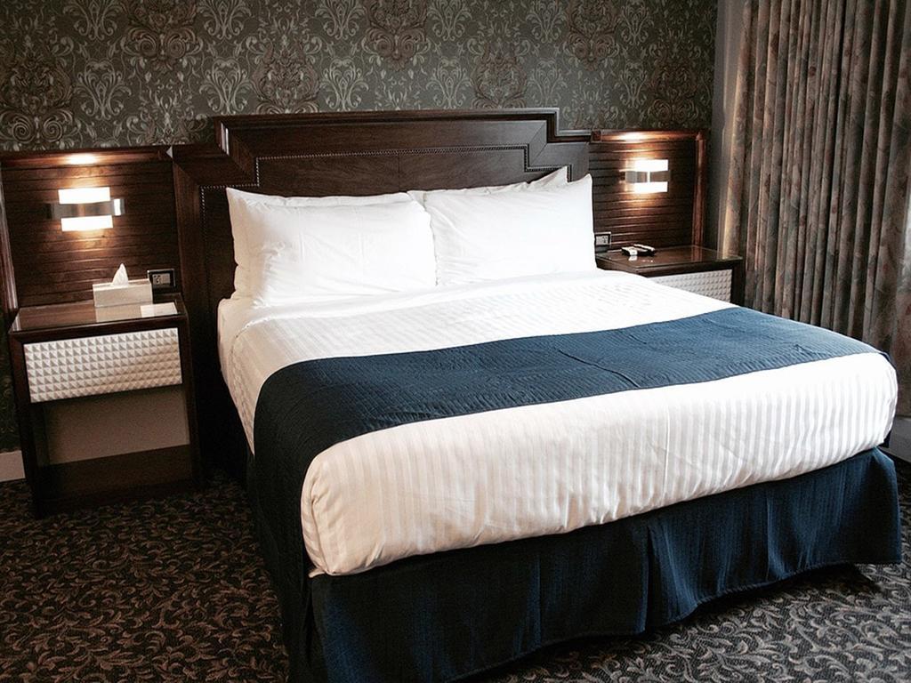 The Deluxe Hotel Vancouver Dış mekan fotoğraf