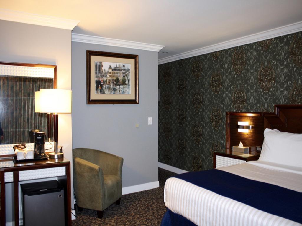 The Deluxe Hotel Vancouver Dış mekan fotoğraf