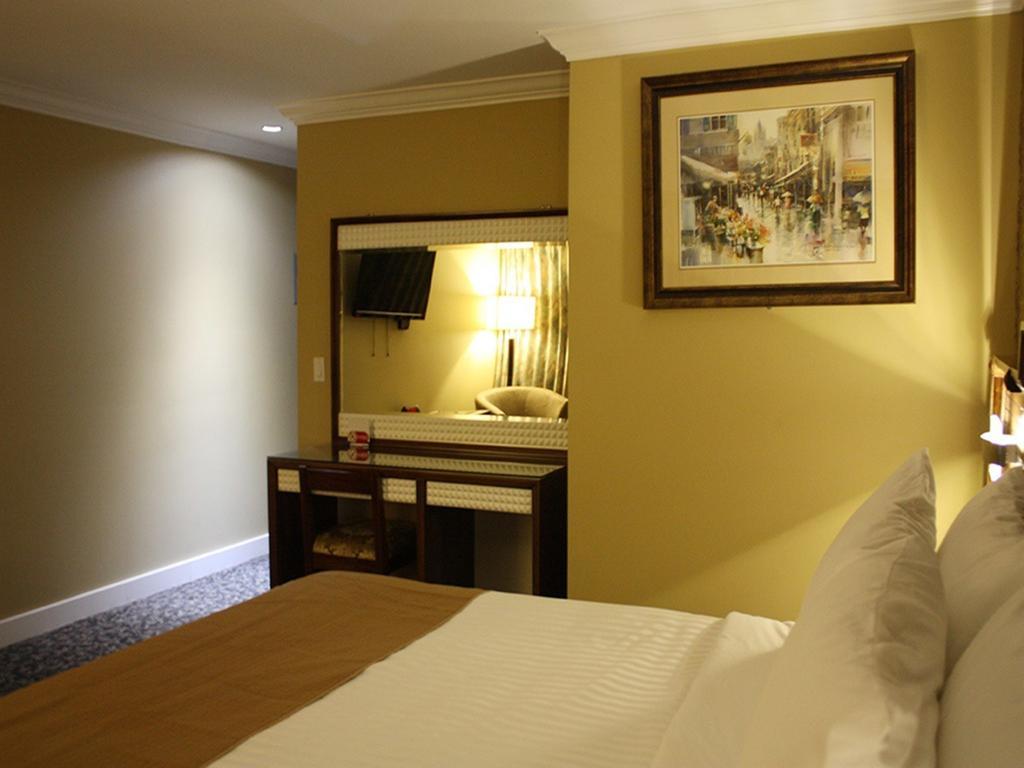 The Deluxe Hotel Vancouver Dış mekan fotoğraf