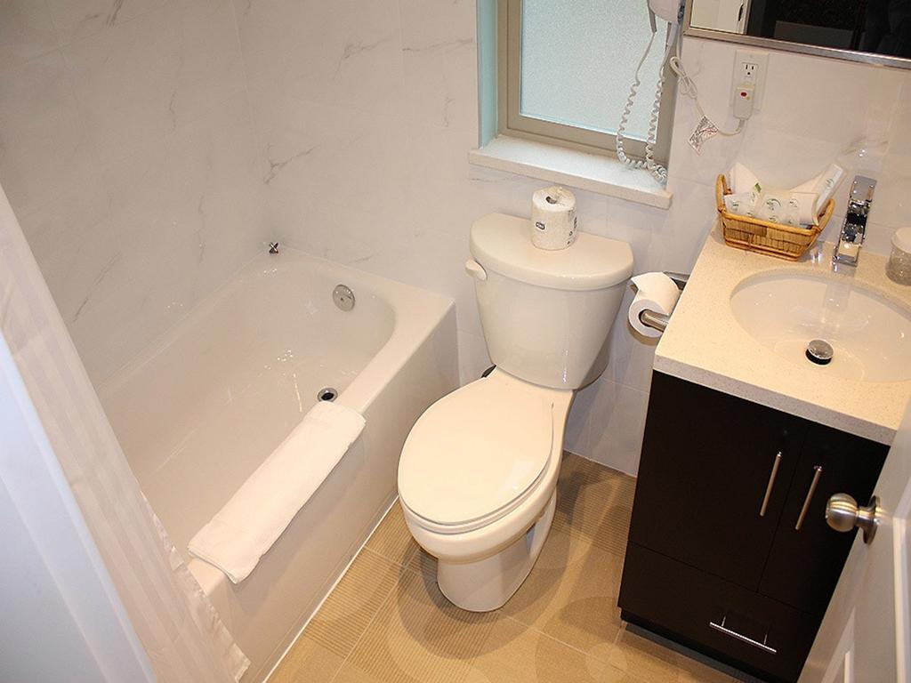 The Deluxe Hotel Vancouver Dış mekan fotoğraf